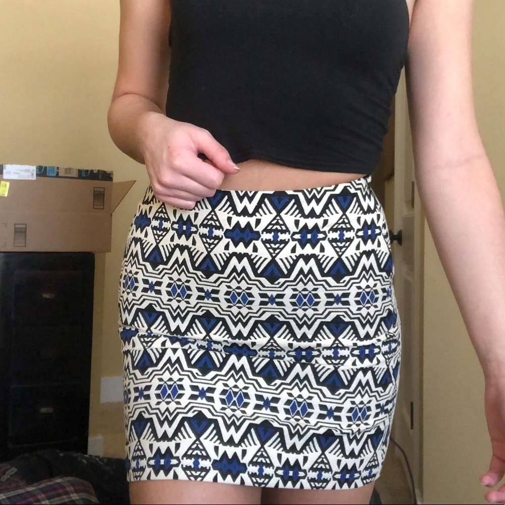 H&M mini pencil skirt - embroidered